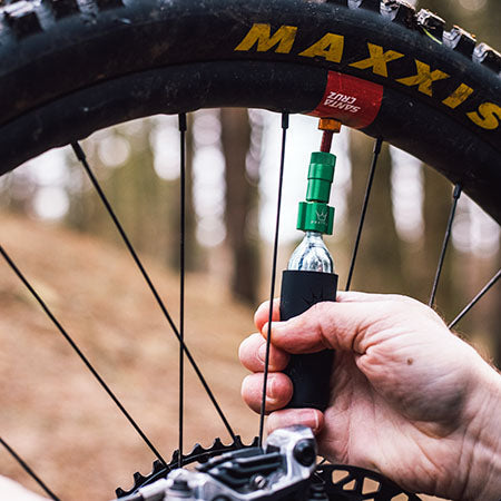 Peaty's Holeshot CO2 Tyre Inflator Kit | Chris King