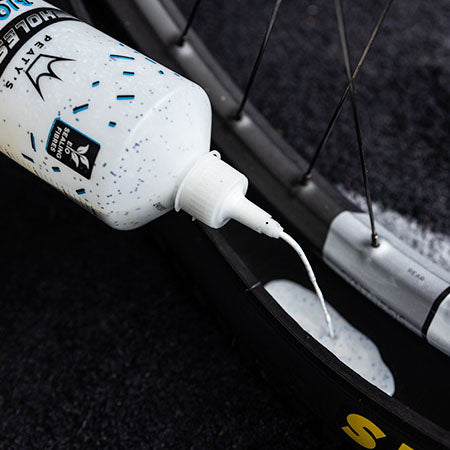 Peaty&#39;s Holeshot BioFibre Tubeless Tyre Sealant - 1 Ltr